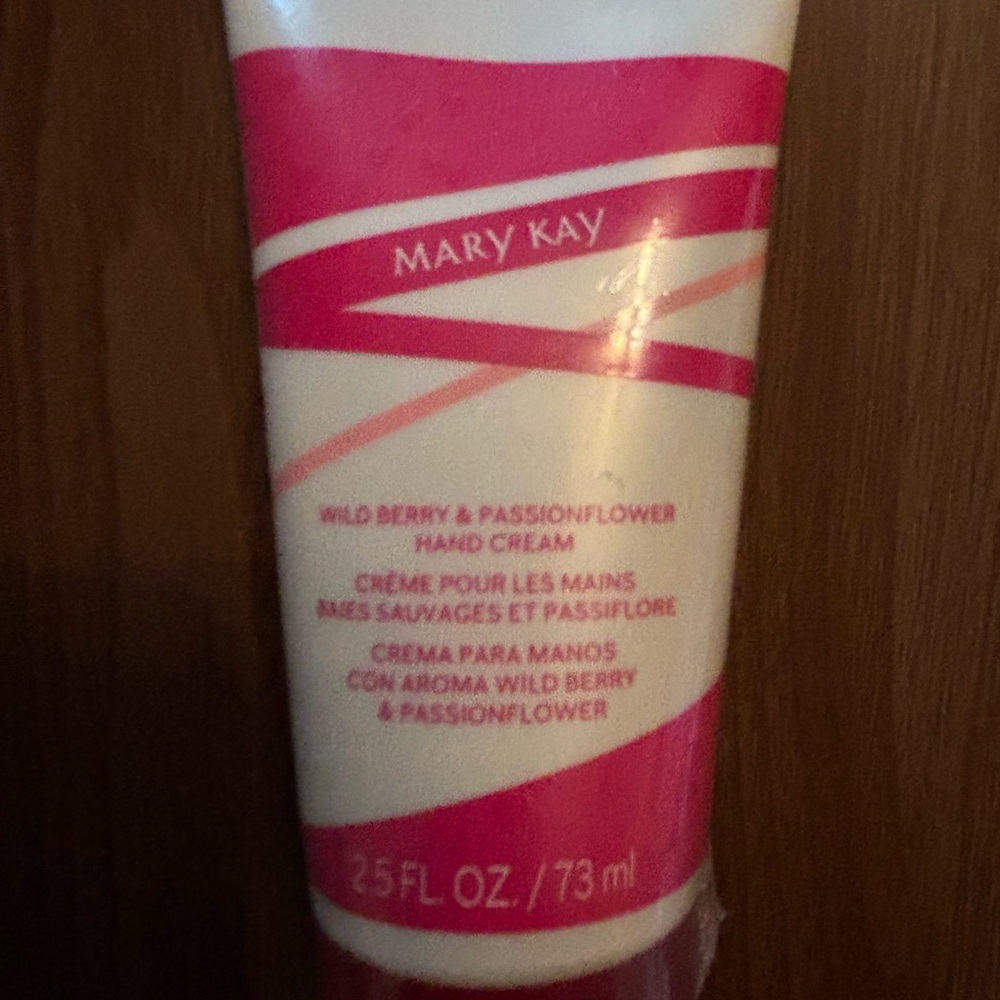 Mary Kay Wild Berry & Passionflower Hand Cream - Pink and White